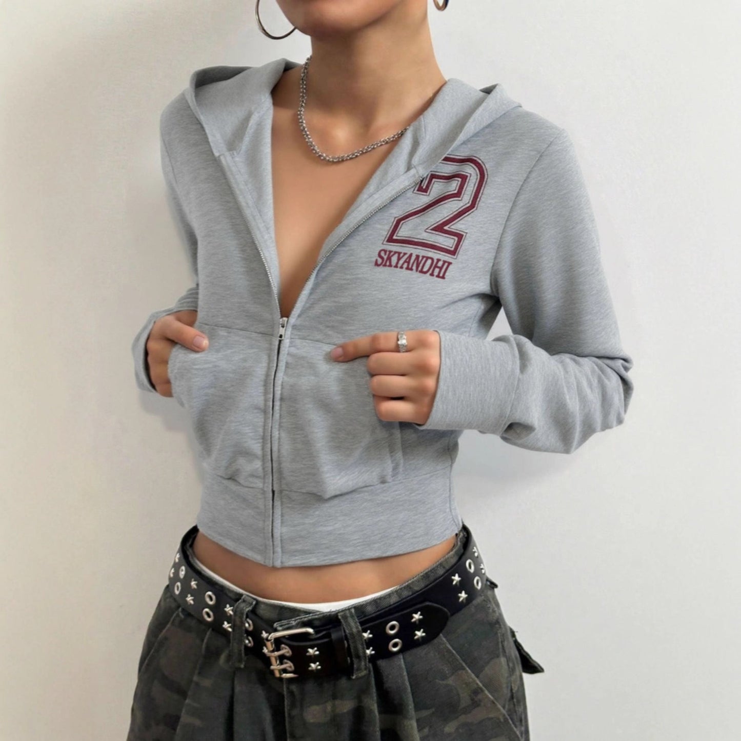 Damen Cropped Kapuzenjacke Reißverschluss Logo Eveloria