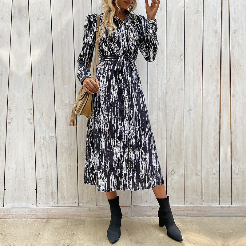 Damen Midikleid mit Bindegürtel und grafischem Muster