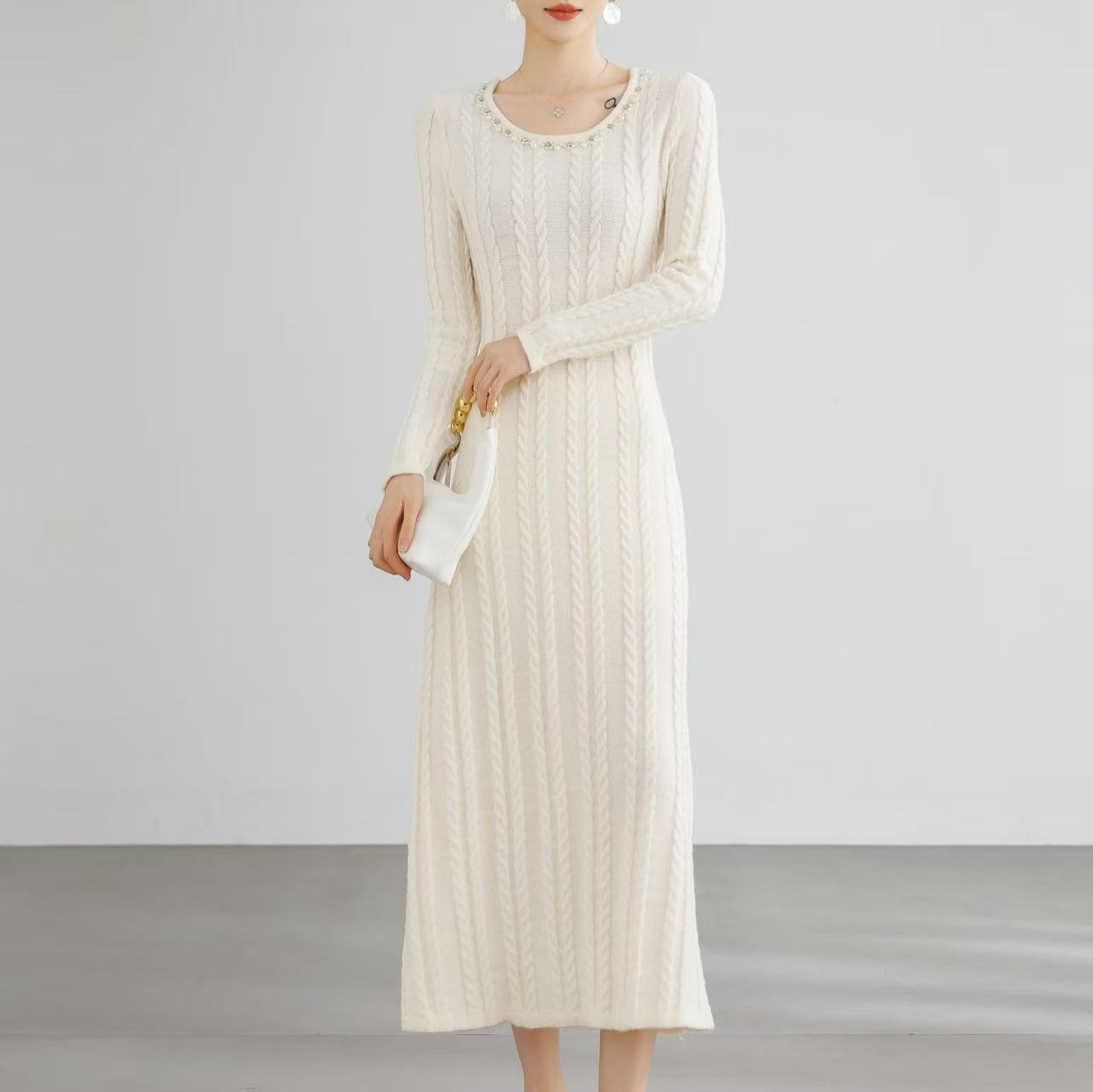 Damen Strickkleid mit Zopfmuster und Dekor Eveloria