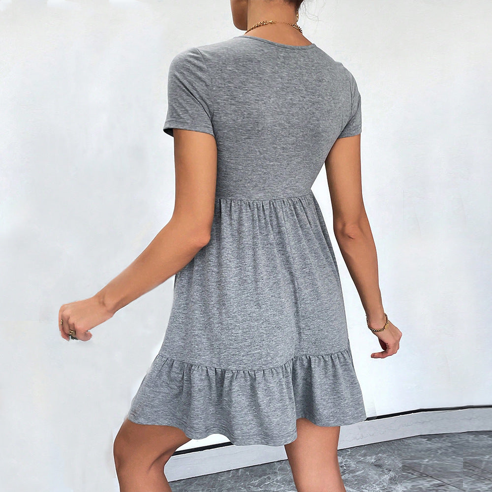 Damen Kurzarm-Kleid mit Knöpfen und Rüschensaum Eveloria