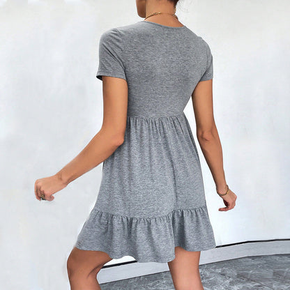 Damen Kurzarm-Kleid mit Knöpfen und Rüschensaum Eveloria