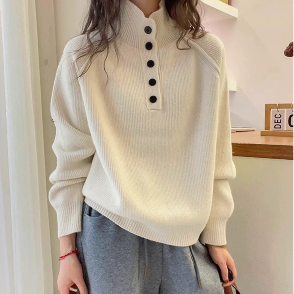 Damen Grobstrickpullover Hochkragen Dekorative Knöpfe Eveloria - Eveloria