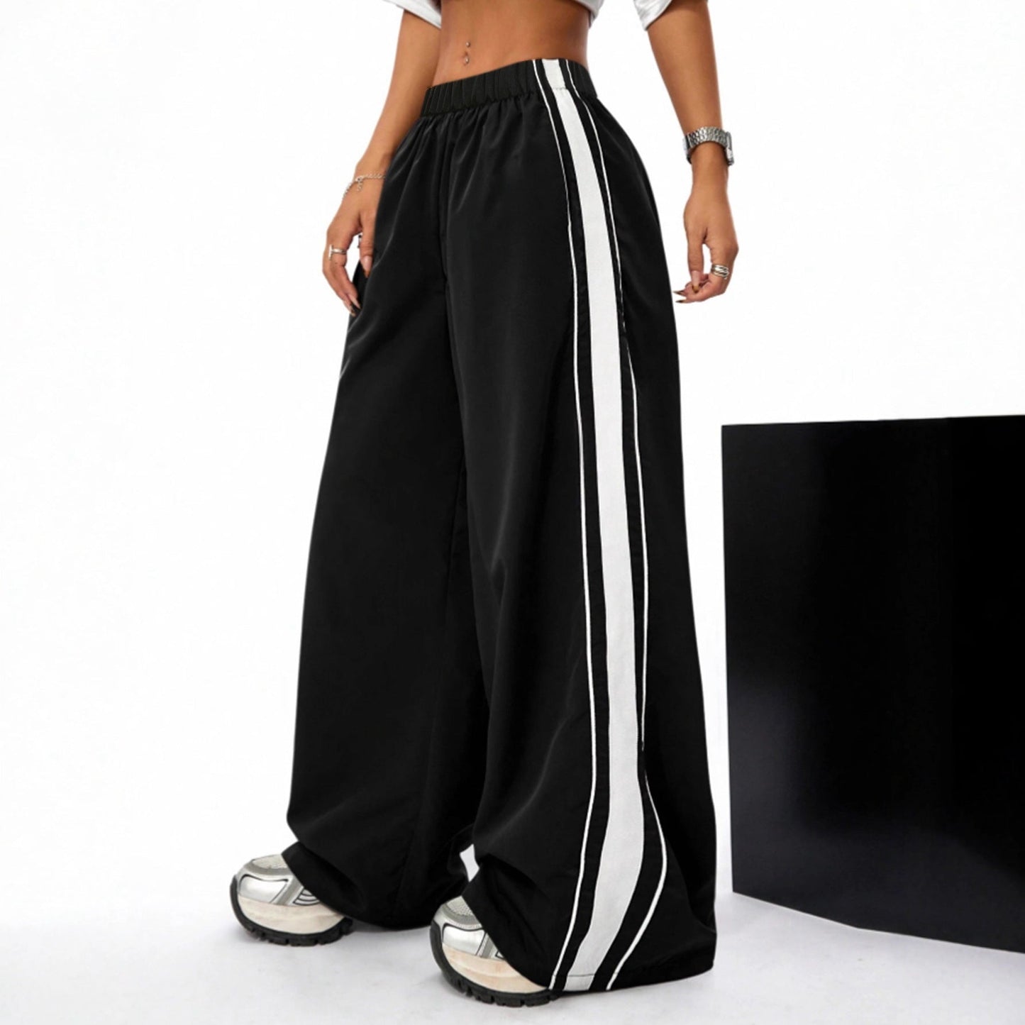 Damen Sporthose Weite Fit mit Kontraststreifen
