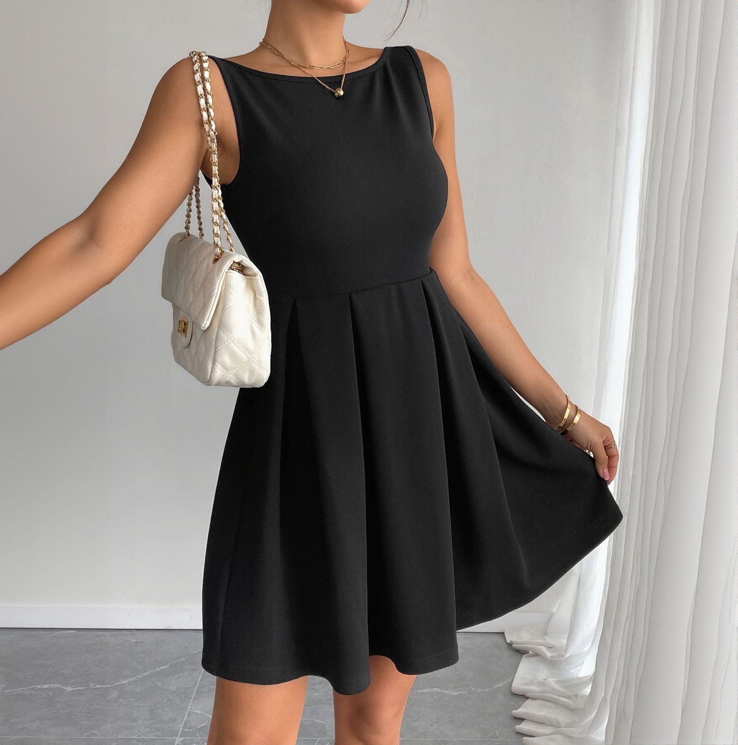 Damen Kleid Figurbetont Schwingrock Eleganter Ausschnitt Eveloria