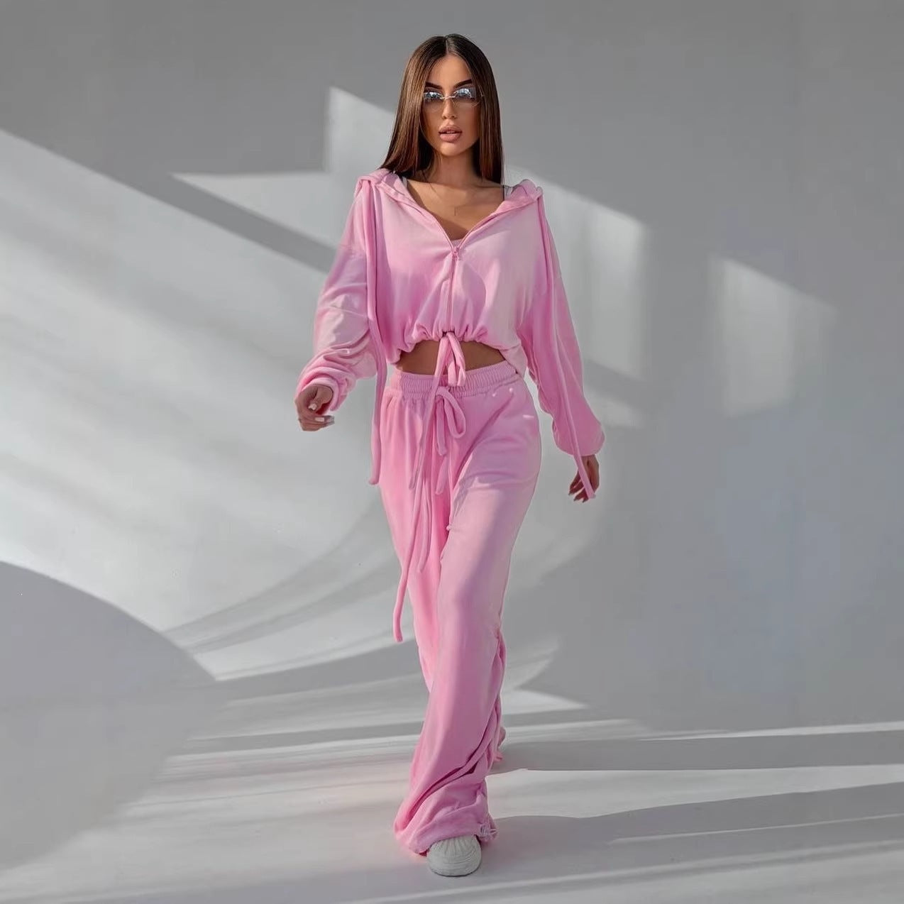 Damen Lounge-Set mit Crop-Hoodie und weiten Hosen Eveloria