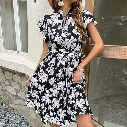 Damen Blumenkleid Rüschendetails Bindegürtel Eveloria