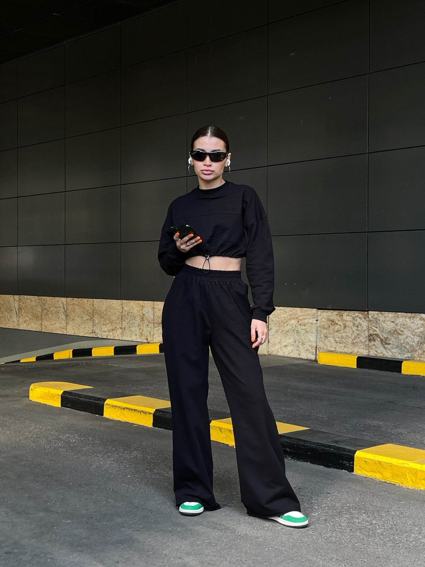 Damen Cropped Sweatshirt Set mit weiter Hose Eveloria