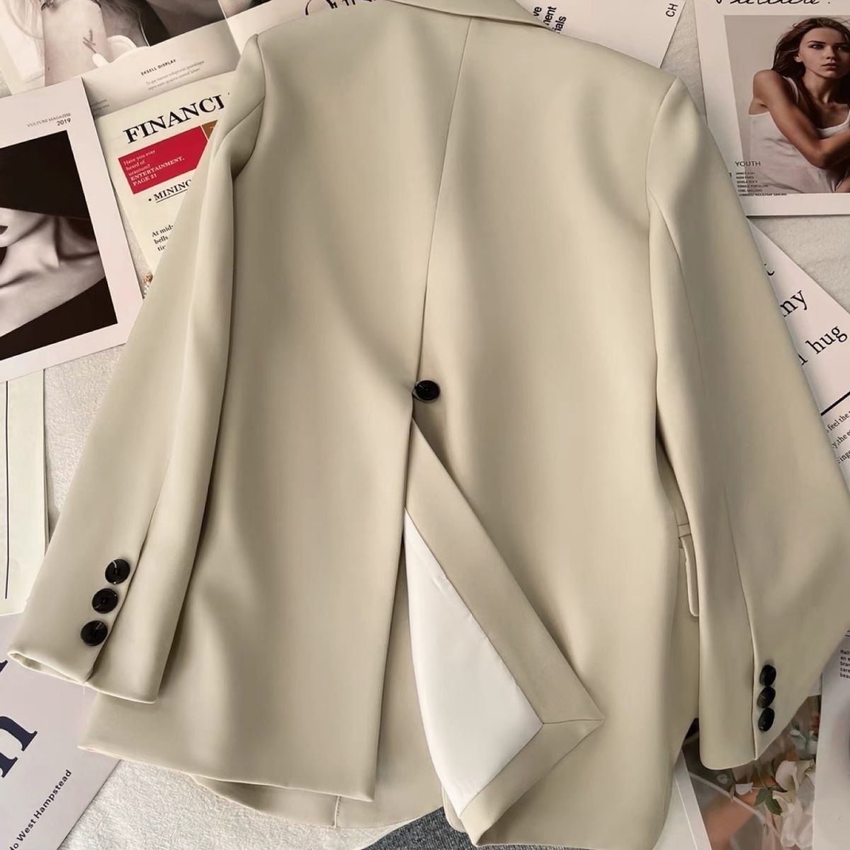 Damen Blazer Tailliert Kontrastknöpfe Eveloria Schwarz - Eveloria