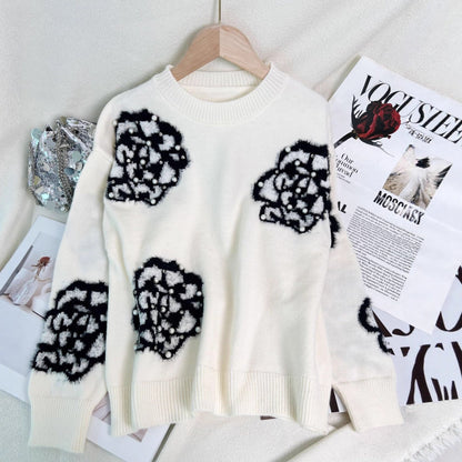 Damenpullover mit Blumenapplikationen und Perlenverzierungen - Eveloria