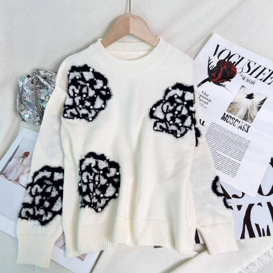 Damenpullover mit Blumenapplikationen und Perlenverzierungen - Eveloria