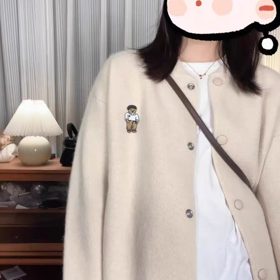 Damen Strickjacke mit Knöpfen und Bärenstickerei Beige