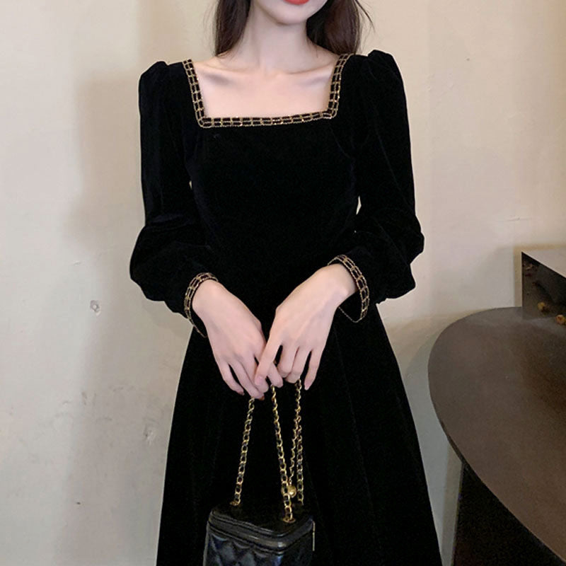 Damen Samt Midi Kleid Quadratischer Ausschnitt Puffärmel Schwarz - Eveloria