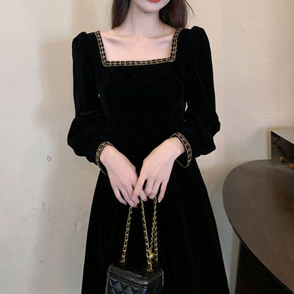 Damen Samt Midi Kleid Quadratischer Ausschnitt Puffärmel Schwarz - Eveloria