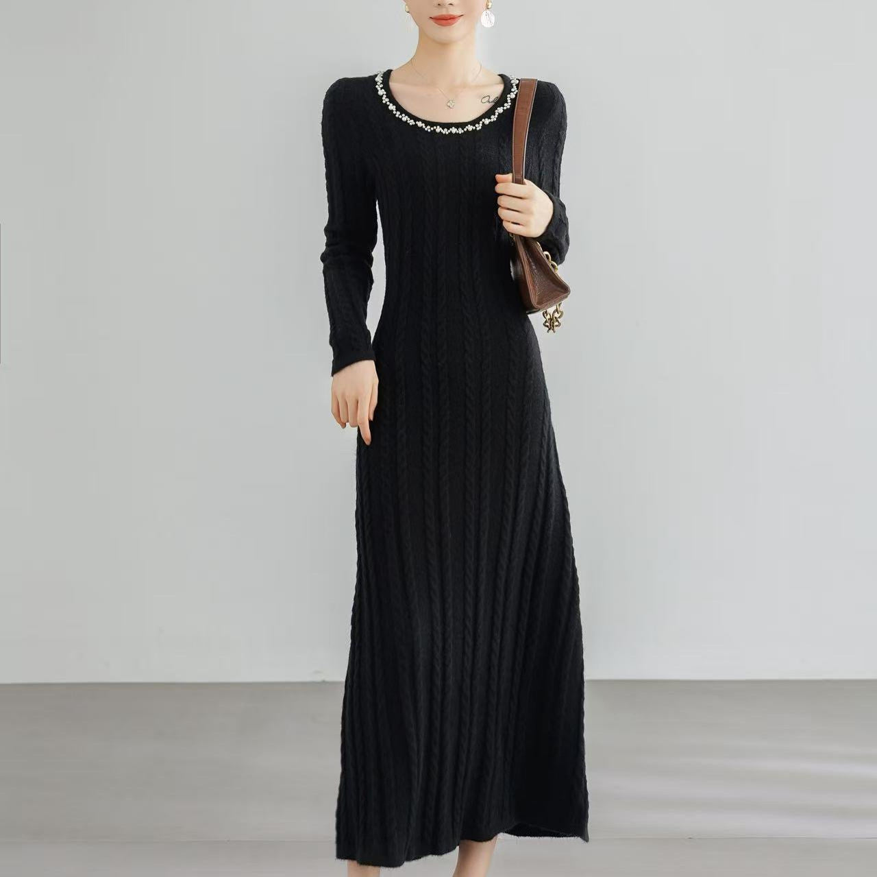 Damen Strickkleid mit Zopfmuster und Dekor Eveloria