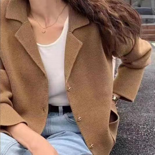 Damen Bouclé-Jacke mit goldenen Knöpfen Eveloria
