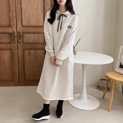 Damen Hoodie-Kleid Cozy mit großflächigem Print und Bequemschnitt