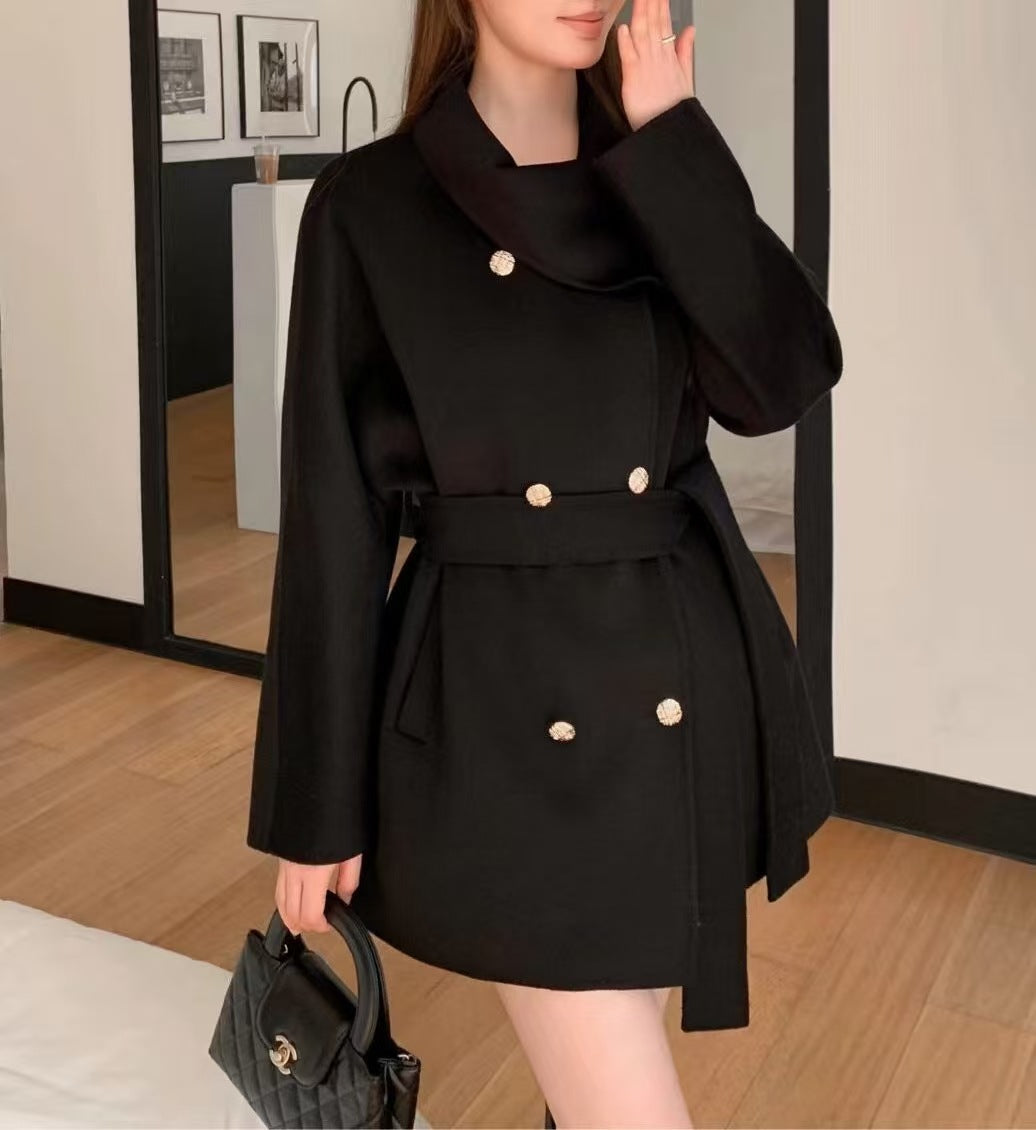 Damen Kurzjacke Asymmetrischer Kragen Goldene Knöpfe Eveloria