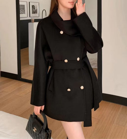 Damen Kurzjacke Asymmetrischer Kragen Goldene Knöpfe Eveloria