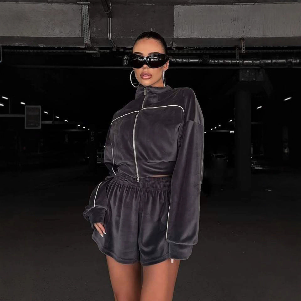 Damen Sportliches Oversized-Set mit Shorts und lockerer Jacke