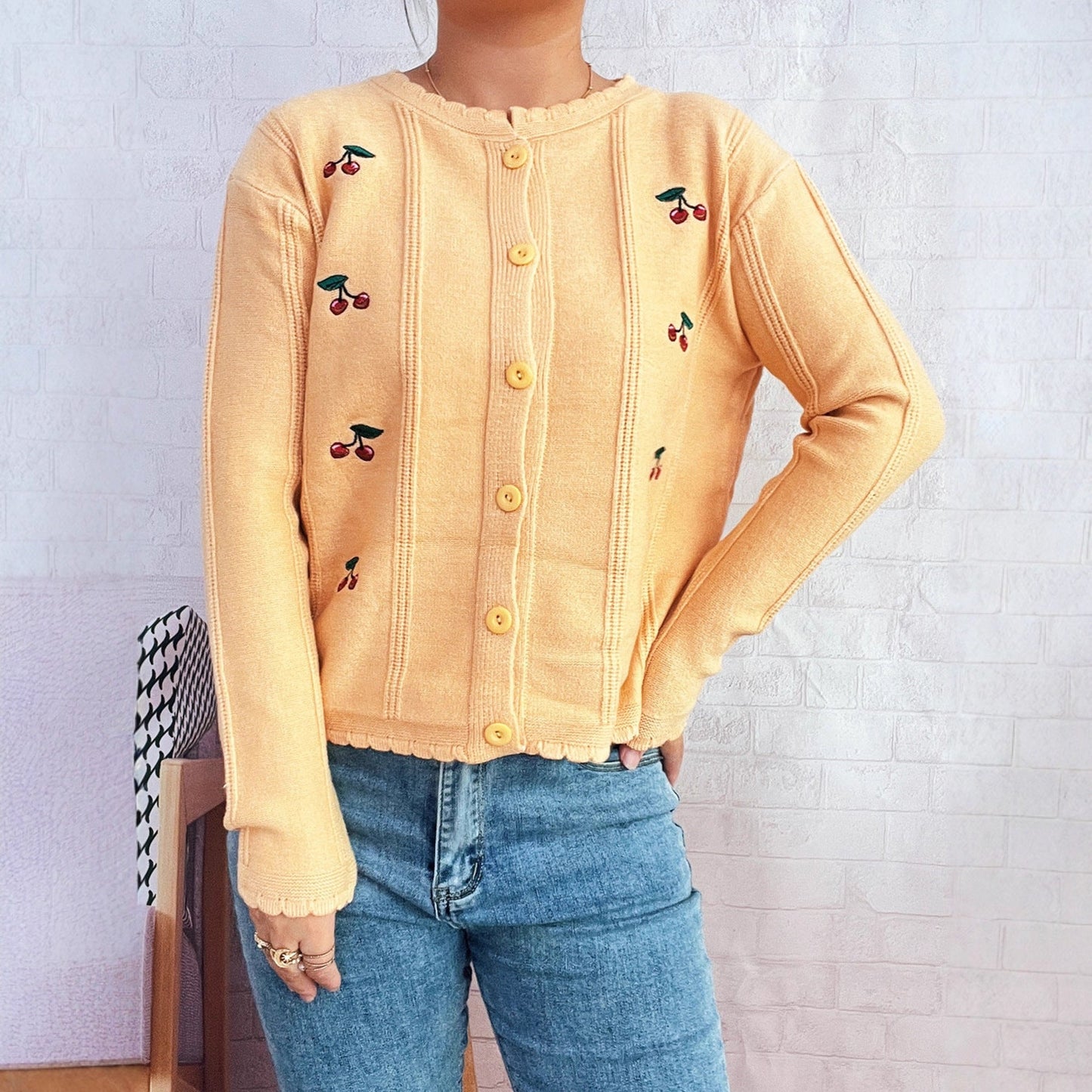 Damen Strickjacke Kirschenmotiv Rüschenkragen