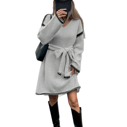 Damen Strickkleid mit Gürtel und V-Ausschnitt