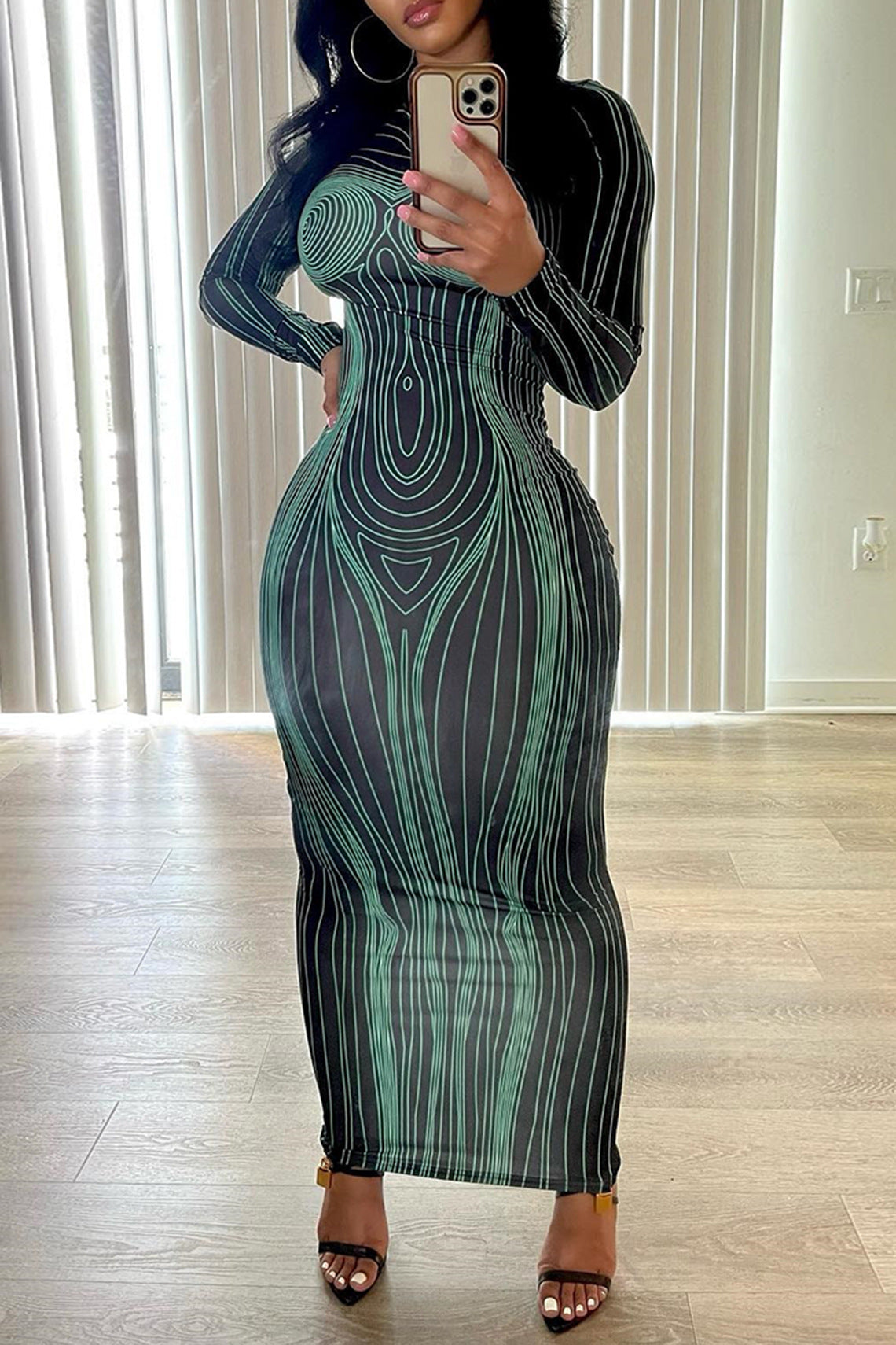 Damen Maxikleid Langarm Figurbetont Mit Grafikdesign Eveloria