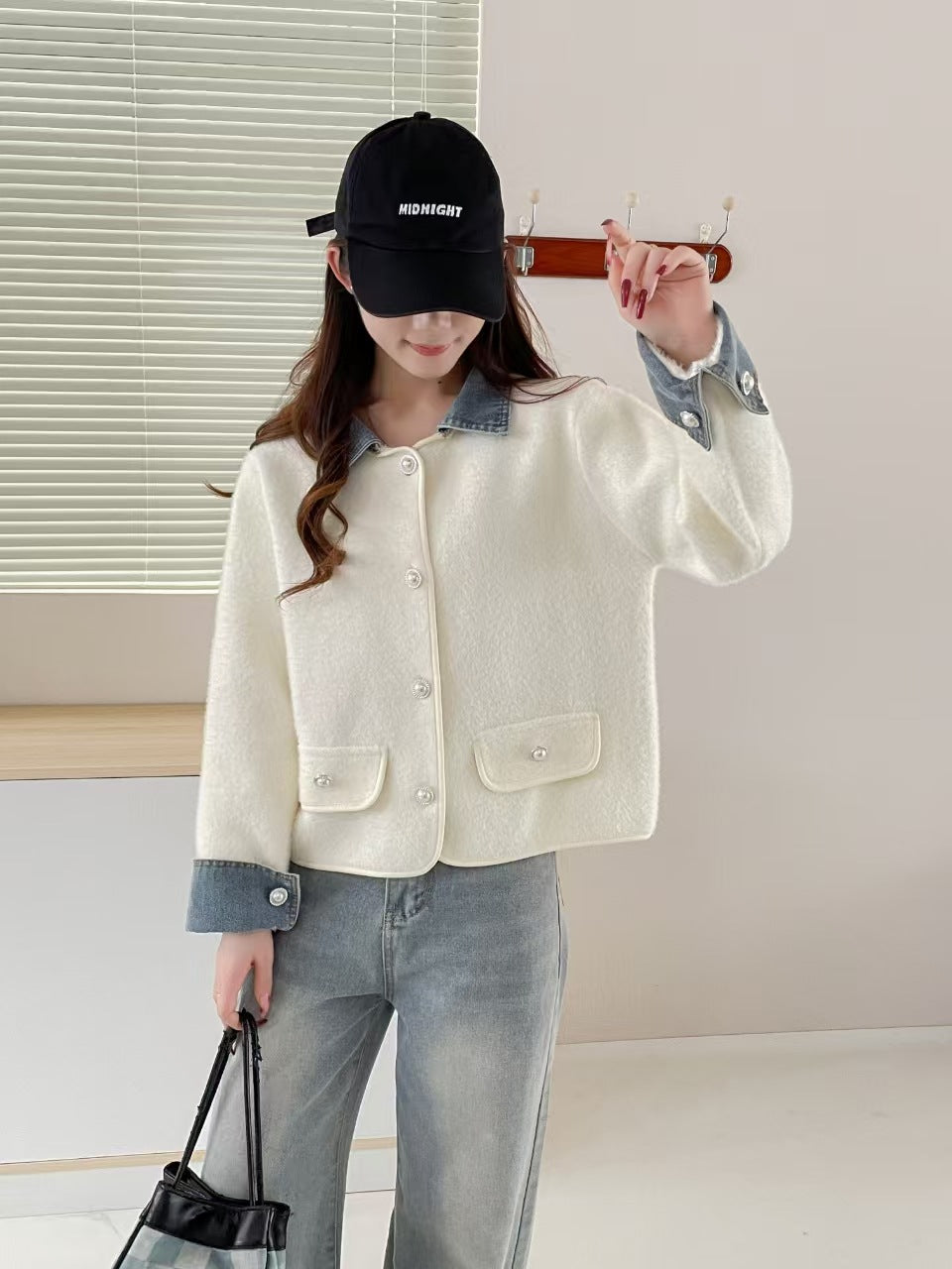 Damen Strickjacke mit Denim Ärmeln und Kontrastfarbe Eveloria
