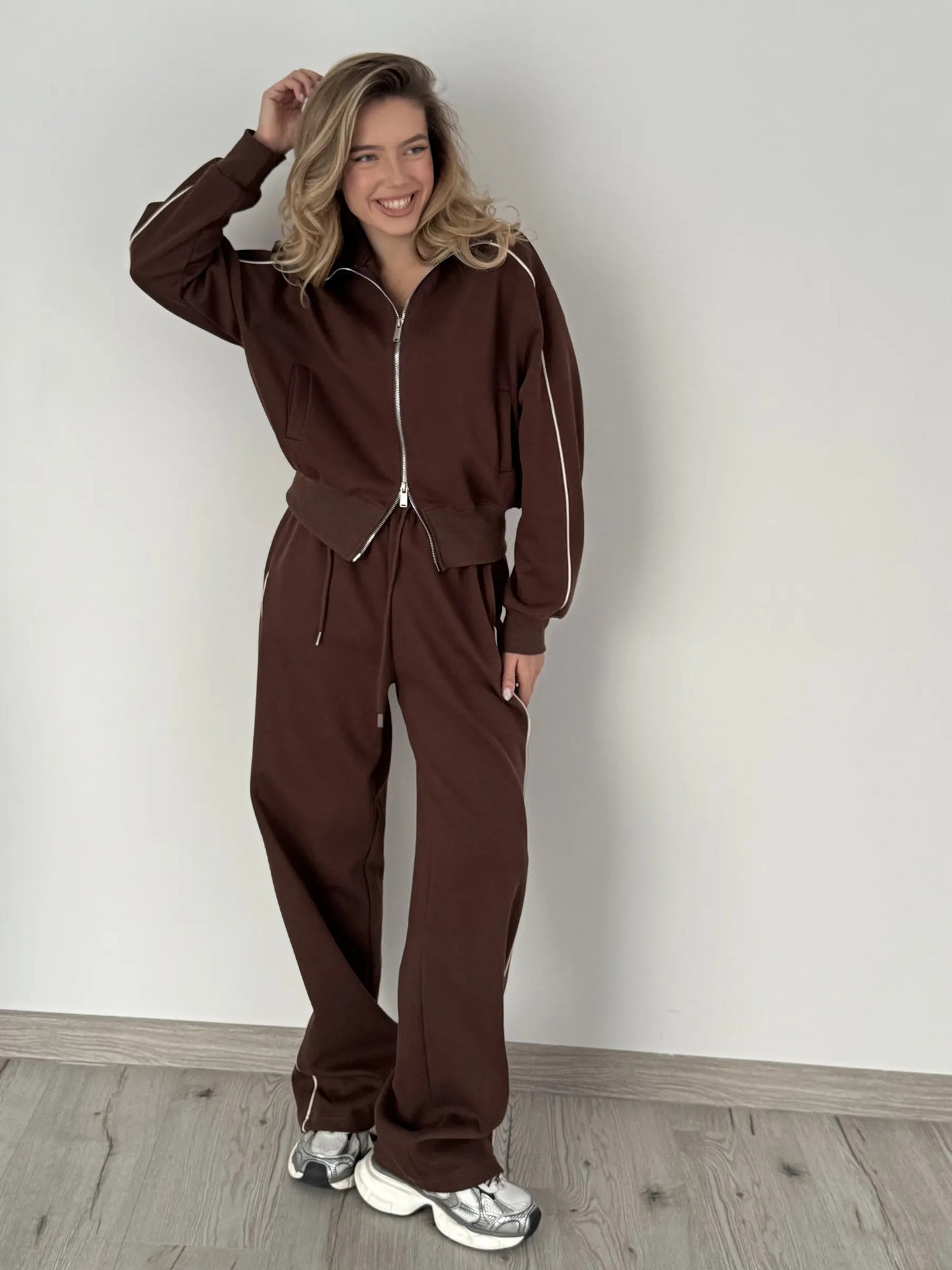 Damen Jogginganzug-Set mit Reißverschlüssen und Kontrastnähten