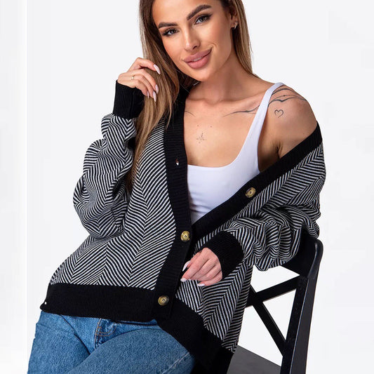 Damen Strickjacke mit Zopfstrickdetails und Knöpfen Beige - Eveloria