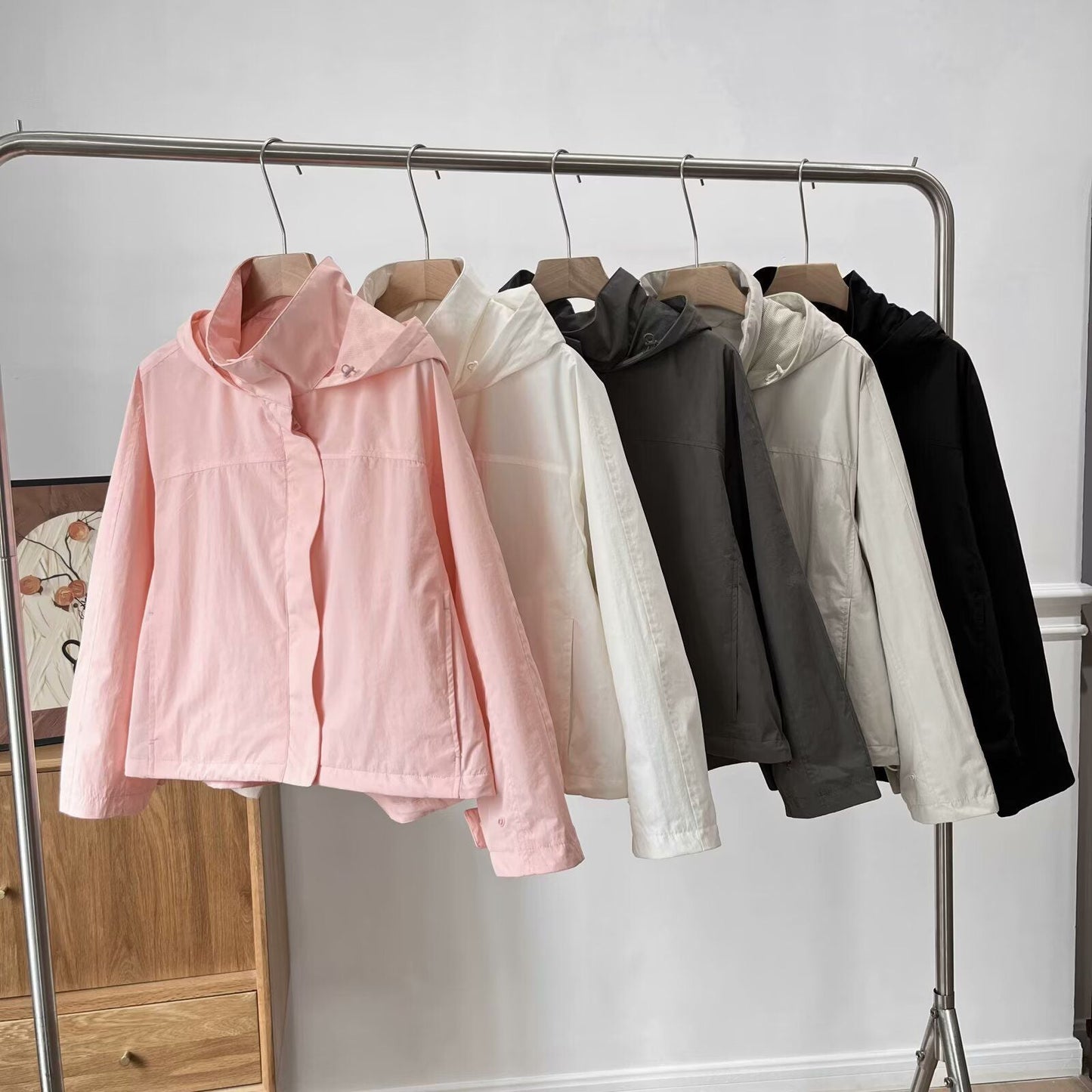 Damen Leichte Übergangsjacke Kapuze Reißverschluss Schwarz Eveloria - Eveloria
