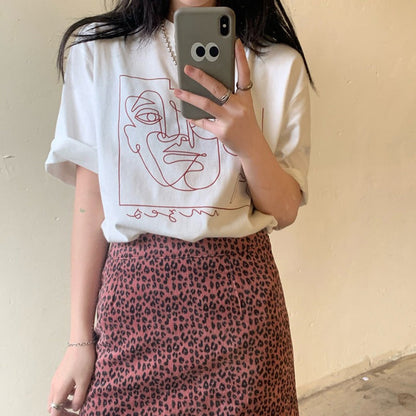 Damen T-Shirt mit Linienkunst-Motiv und lässiger Passform