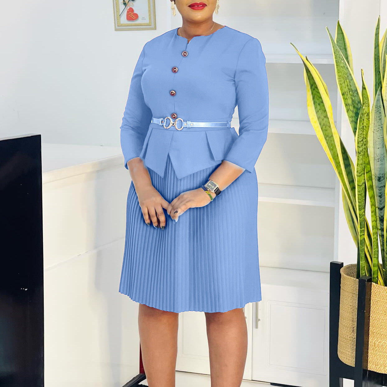 Damen Plissee-Kleid mit Taillenbluse und modischem Gürtel - Eveloria