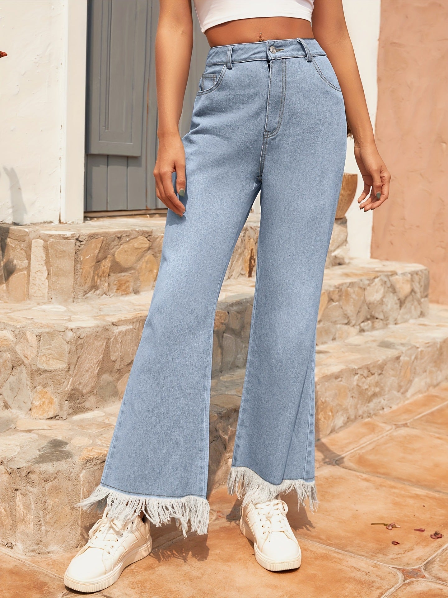 Damen Weite Flared Jeans Fransiger Saum Eveloria