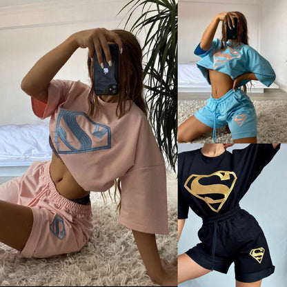 Damen Sport-Set Kurzarm-Shirt und Shorts mit Logo-Design Eveloria