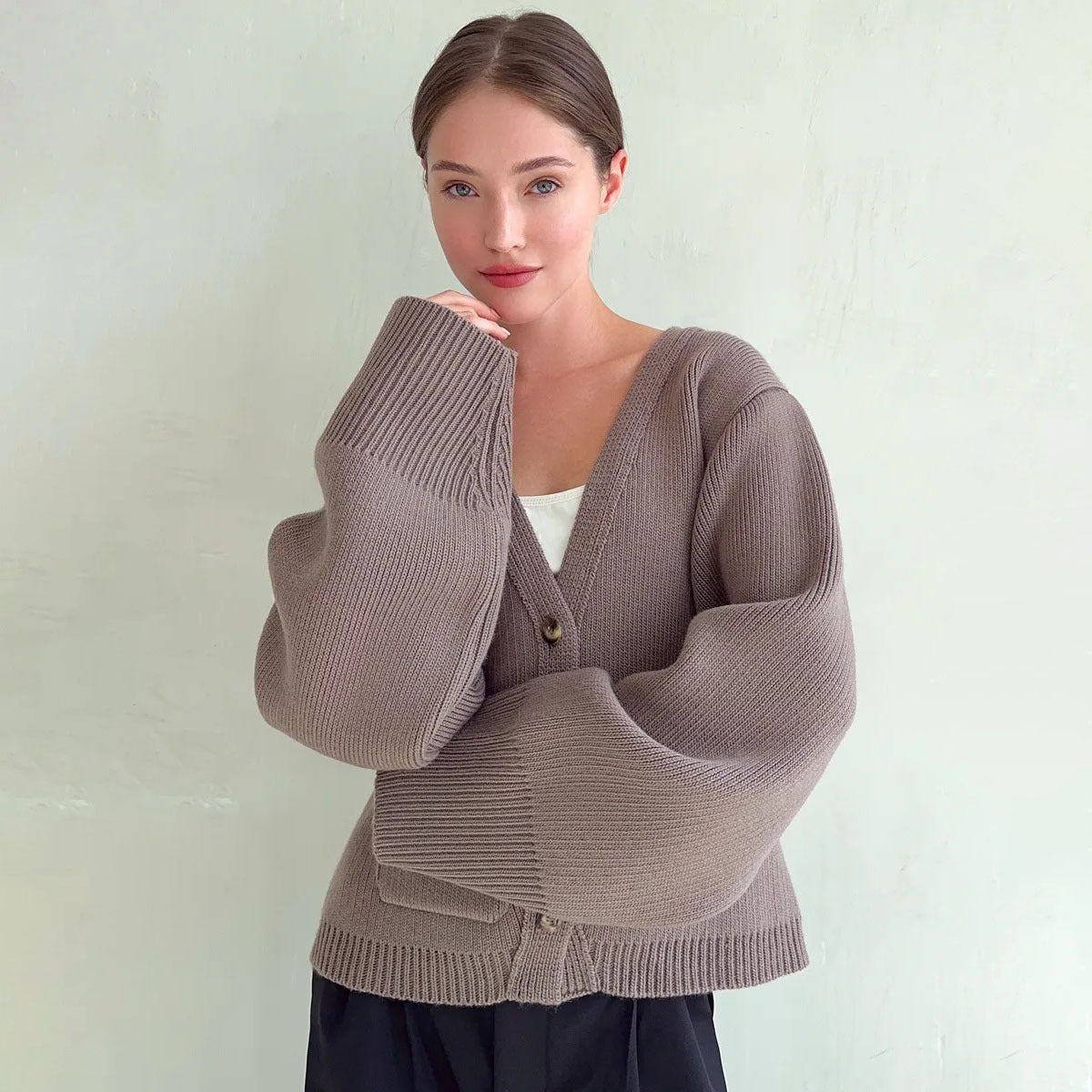 Damen Strickjacke V-Ausschnitt Große Taschen Eveloria