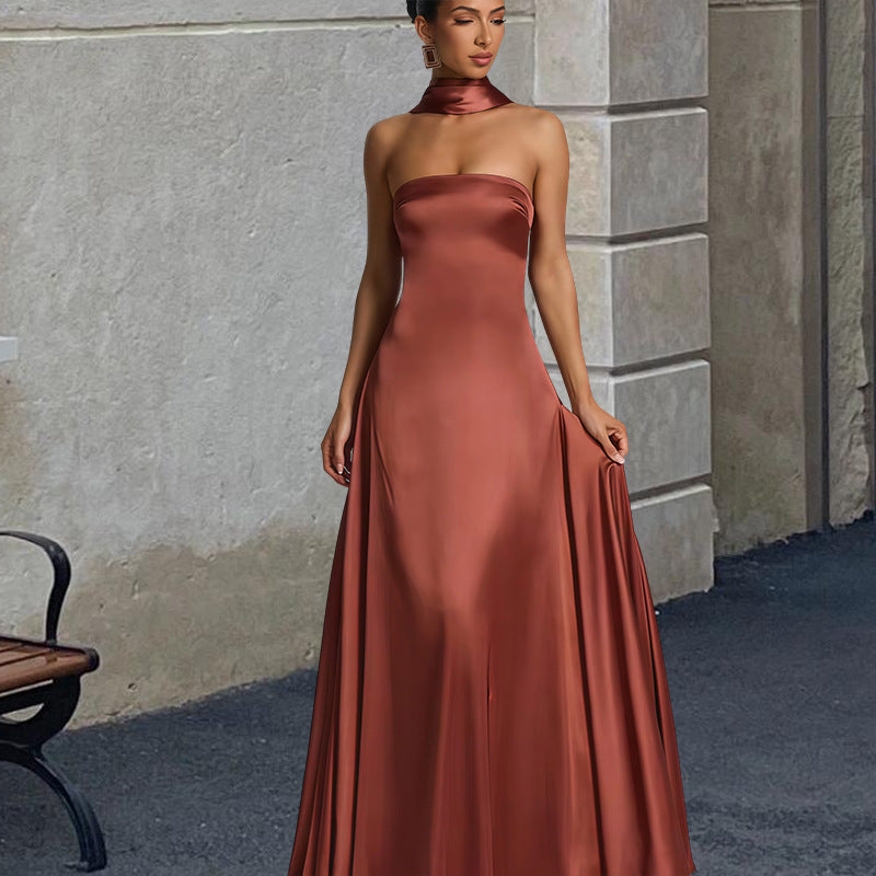 Damen Maxikleid Bandeau mit Halsschmuck und Satin