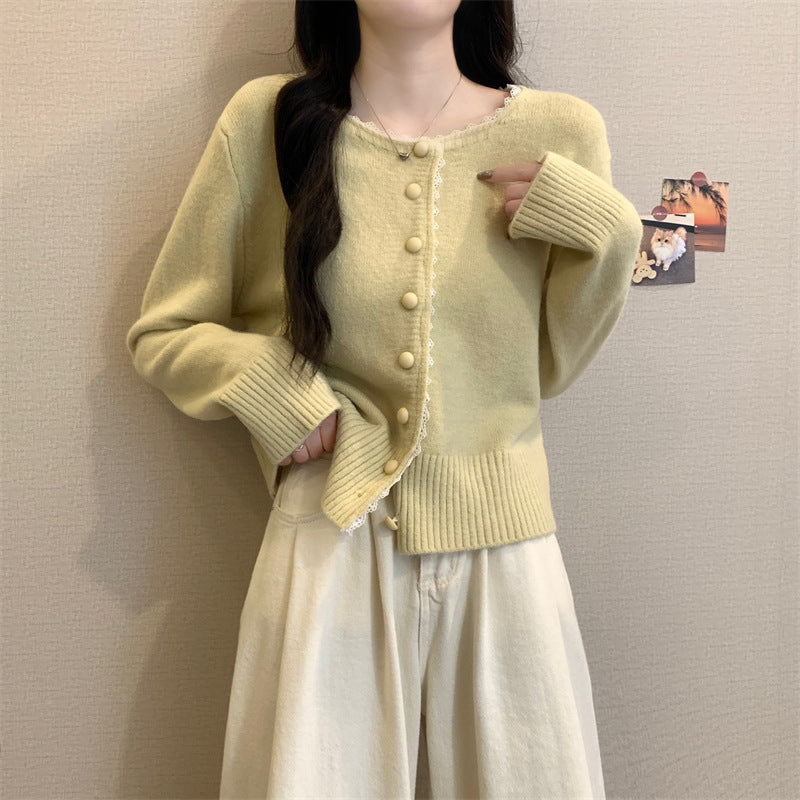 Damen Strickjacke Feine Knöpfe Spitzenkante Beige - Eveloria