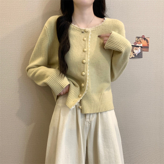 Damen Strickjacke Feine Knöpfe Spitzenkante Beige - Eveloria
