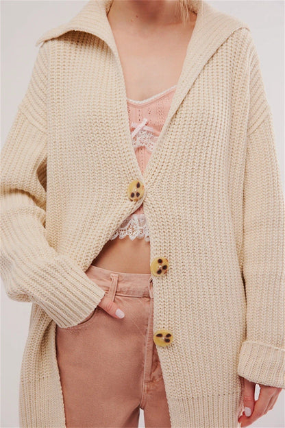 Damen Grobstrickjacke Modern Reverskragen Dekorative Knöpfe Eveloria