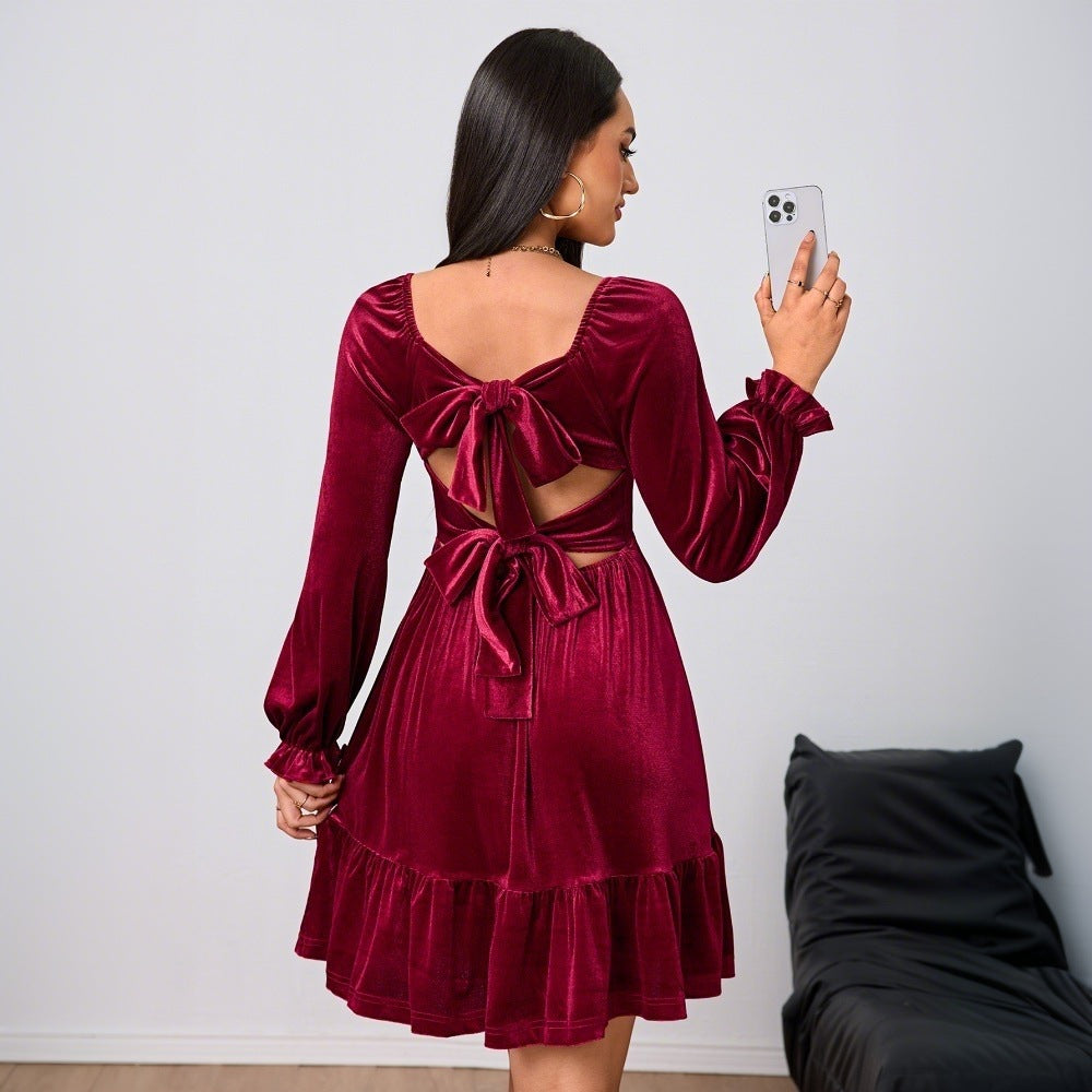 Damen Minikleid aus Samt mit Volant und Puffärmeln