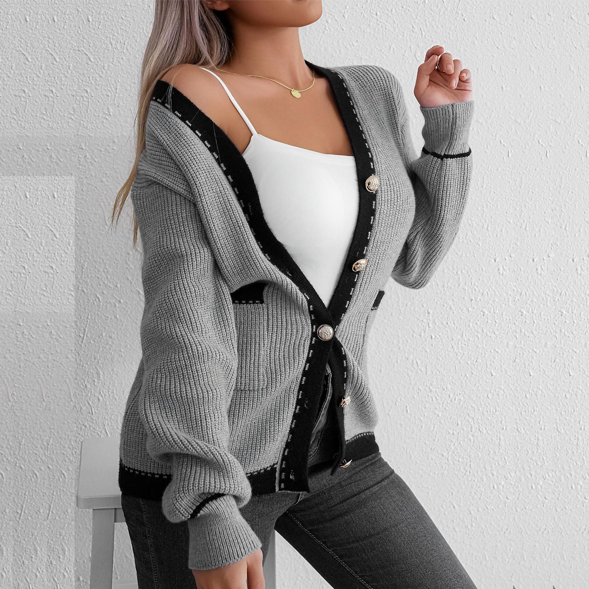 Damen Strickjacke Strukturiertes Muster Goldene Knöpfe Beige - Eveloria