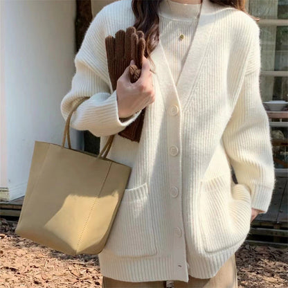 Damen Strickjacke V-Ausschnitt Kuschelig Mit Taschen Grau - Eveloria