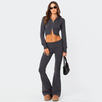 Damen Strickanzug mit Cropped Hoodie und weiten Hosen Eveloria