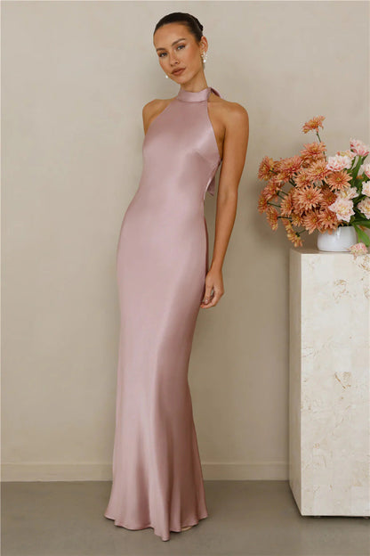 Damen Satin Maxikleid Hochkragen Körpernah Eveloria