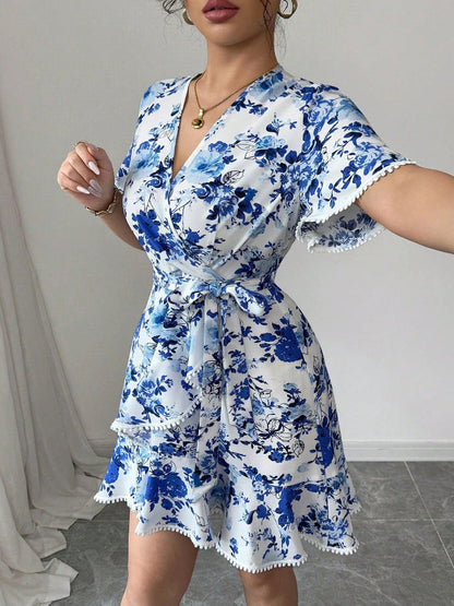 Damen Wickelkleid mit Rüschendetails und Taillengürtel Floral Eveloria
