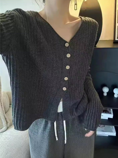 Damen Strickjacke V-Ausschnitt Dekorative Knöpfe Eveloria