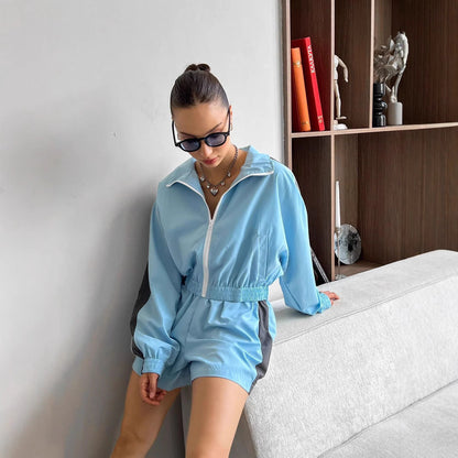 Damen Sportliche Kurzjacke und Shorts Set Eveloria wird zu:
Eveloria