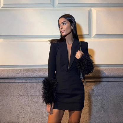 Damen Minikleid mit tiefem Ausschnitt und Flausch-Details