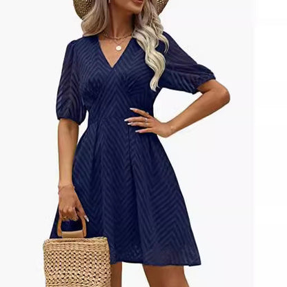 Damen Kleid mit gepufften Ärmeln und V-Ausschnitt Eveloria