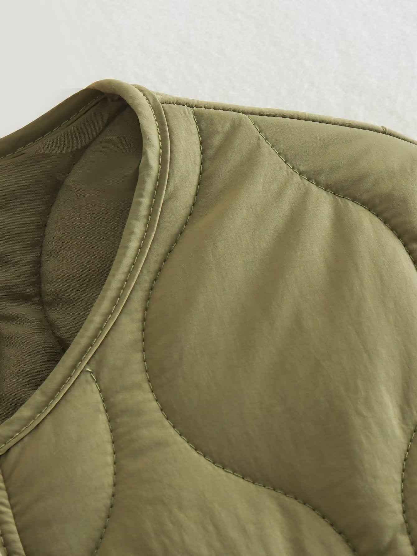 Eleri Damen Leichte Steppjacke Knöpfe Lockere Passform Zeitloses
